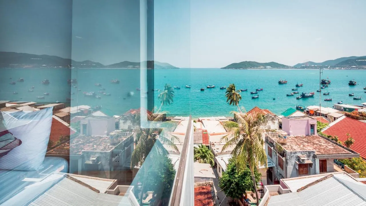 Aqua Seaview Hotel Nha Trang 2*,